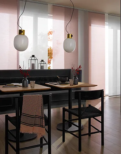 Strukturierte Flächenvorhänge in rosa und weiß