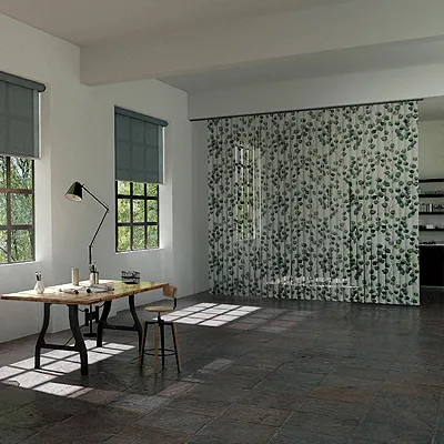 Grün-weißer Lamellenvorhang in einem großen Büro als Raumteiler und Sonnenschutz