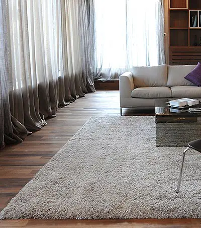Hochflorteppich im Wohnzimmer